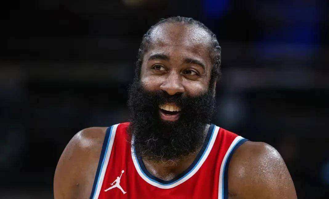 爱游戏官网-晋级下一阶段引发热议！，哈登在G2比赛中出色防守上演精彩一战-爱游戏官网